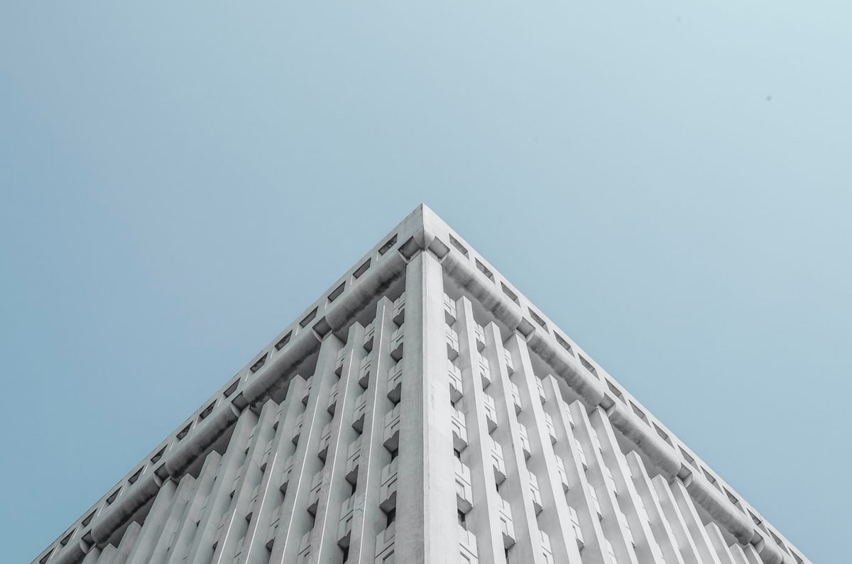 蜂鸟影院两步读法：先抓对比口径是不是齐，再写清主语（评论也能用）